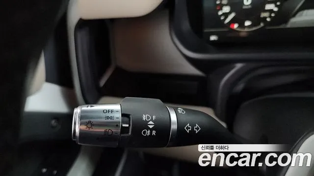 Land Rover Defender 2021 thumb 4