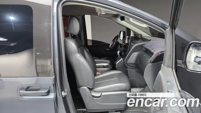 Hyundai Staria 2022 thumb 8