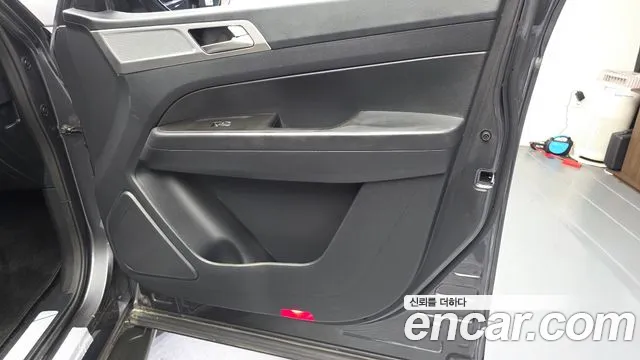 KGM Rexton 2019 thumb 9