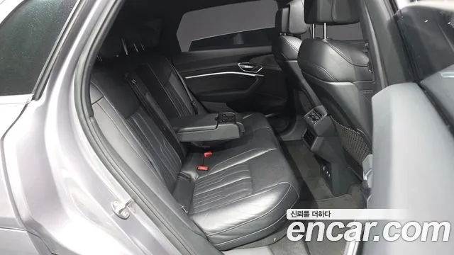 Audi e-tron 2020 thumb 2