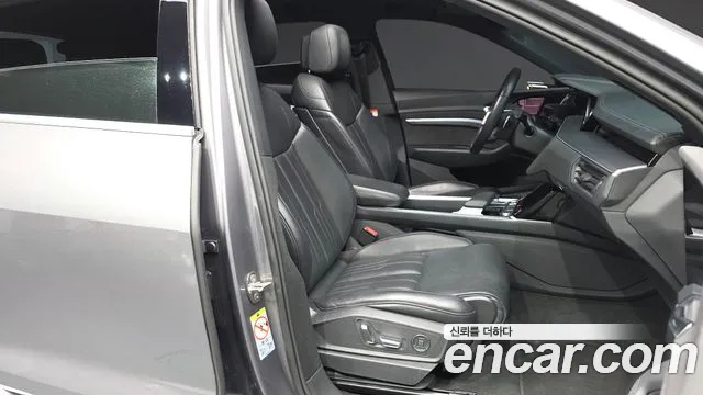 Audi e-tron 2020 thumb 3