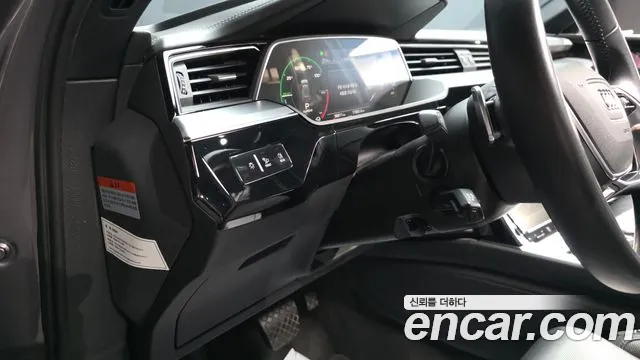 Audi e-tron 2020 thumb 4