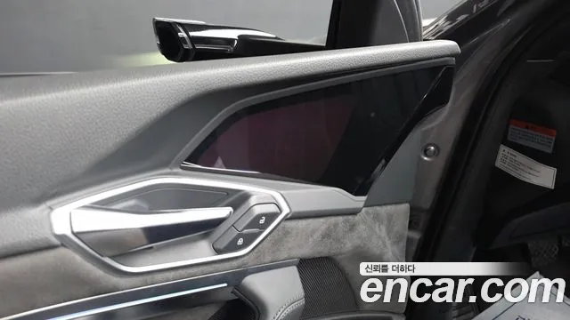Audi e-tron 2020 thumb 5