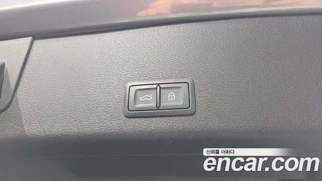 Audi e-tron 2020 thumb 11