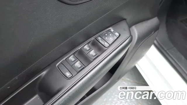 Renault SM6 2018 thumb 11