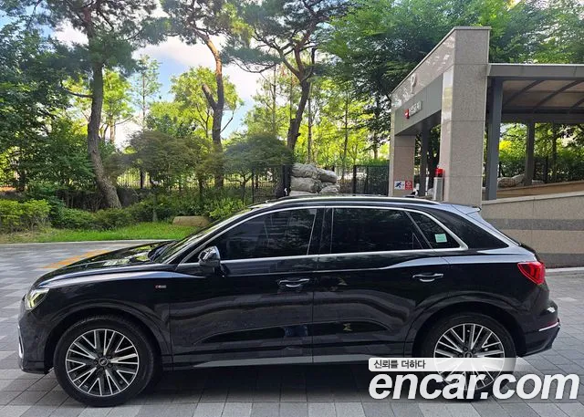 Audi Q3 2022 thumb 2
