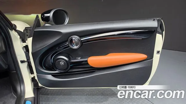 Mini Cooper Convertible 2021 thumb 2