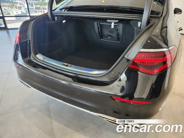 Mercedes-Benz S-Class 2025 thumb 4