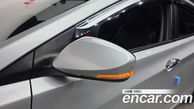 Hyundai Avante 2010 thumb 2