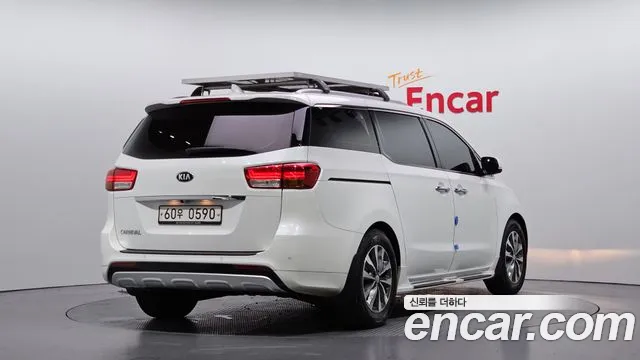Kia Carnival 2015 thumb 9