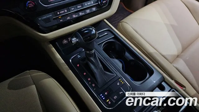 Kia Carnival 2015 thumb 6