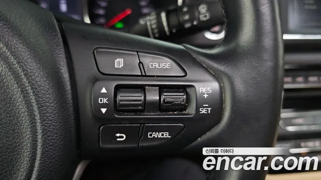 Kia Carnival 2015 thumb 12