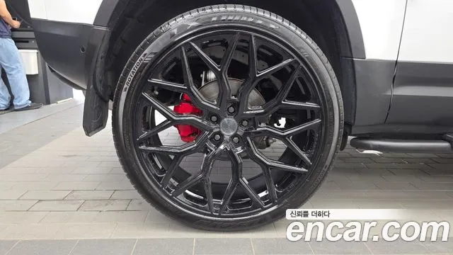 Land Rover Defender 2021 thumb 9