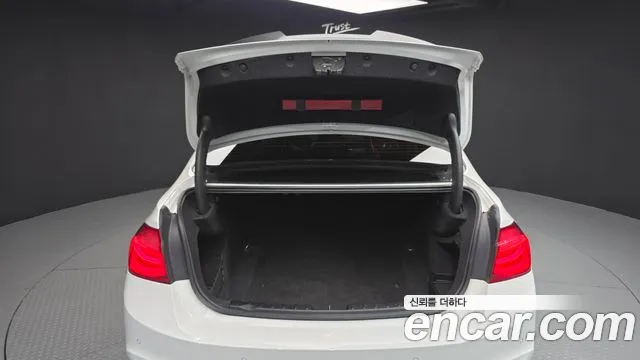 BMW 3 серии 2016 thumb 6
