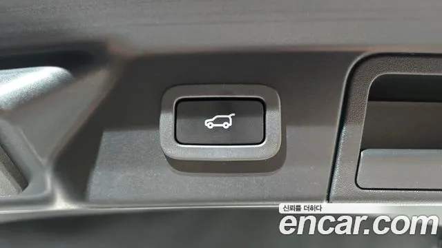 Land Rover Range Rover Velar 2017 thumb 5