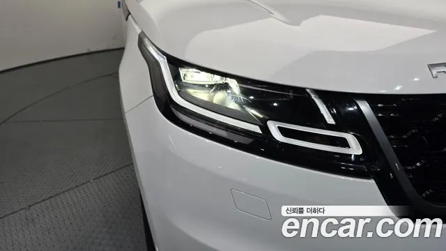 Land Rover Range Rover Velar 2017 thumb 11