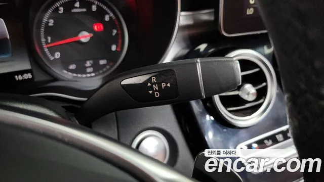 Mercedes-Benz C-Class 2018 thumb 8
