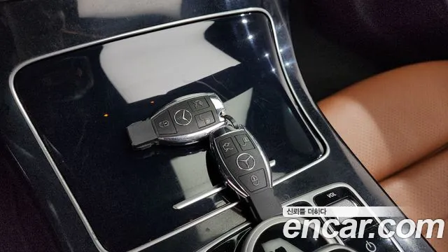 Mercedes-Benz C-Class 2018 thumb 11
