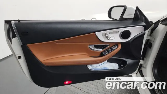 Mercedes-Benz C-Class 2018 thumb 12