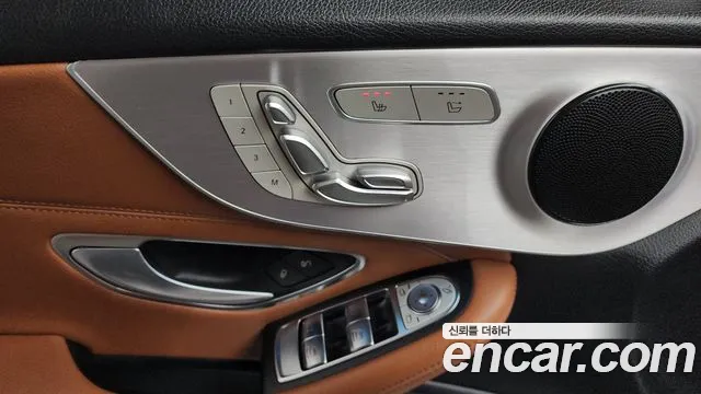 Mercedes-Benz C-Class 2018 thumb 5
