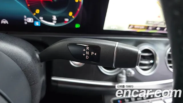 Mercedes-Benz E-Class 2021 thumb 3