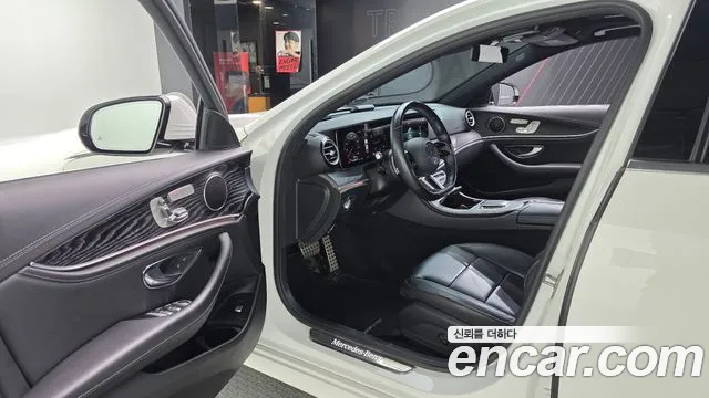 Mercedes-Benz E-Class 2021 thumb 7