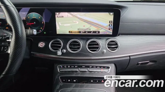 Mercedes-Benz E-Class 2021 thumb 11