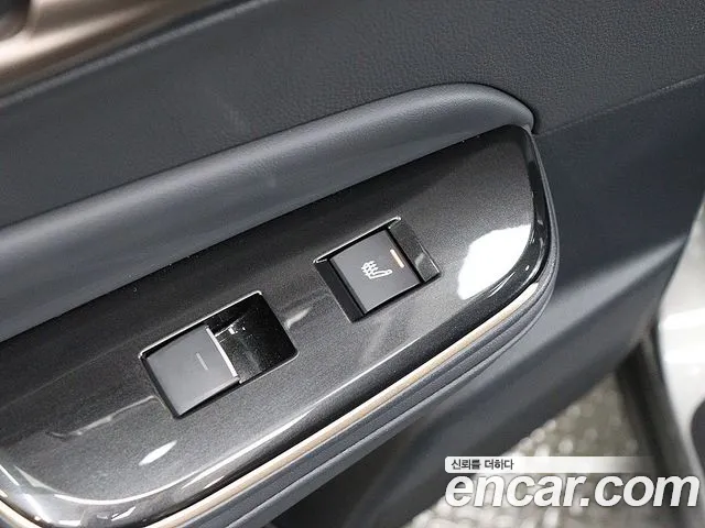 Toyota Crown Crossover 2025 thumb 3