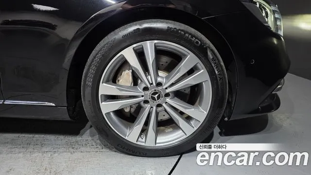 Mercedes-Benz S-Class 2018 thumb 12