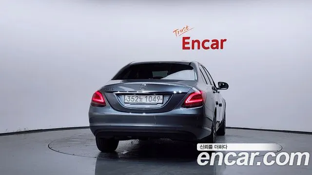 Mercedes-Benz C-Class 2019 thumb 9