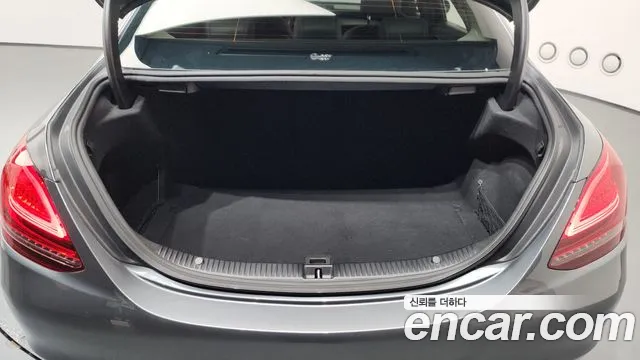 Mercedes-Benz C-Class 2019 thumb 11