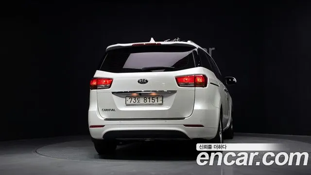 Kia Carnival 2015 thumb 12