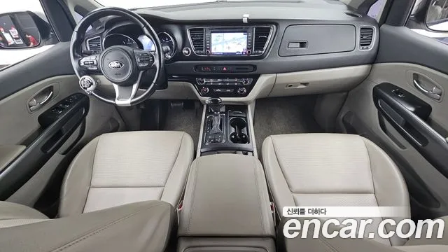 Kia Carnival 2015 thumb 4