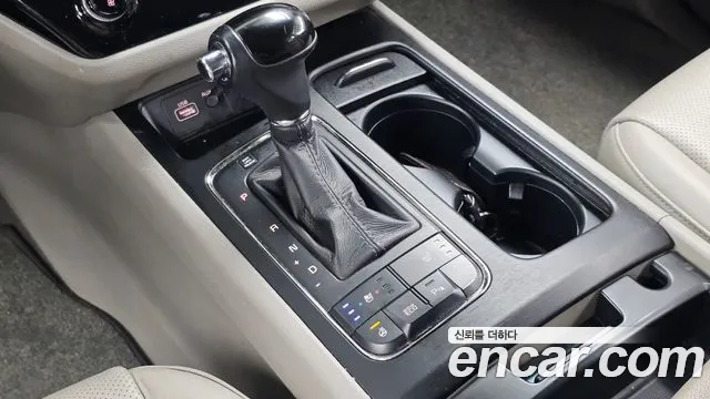 Kia Carnival 2015 thumb 11