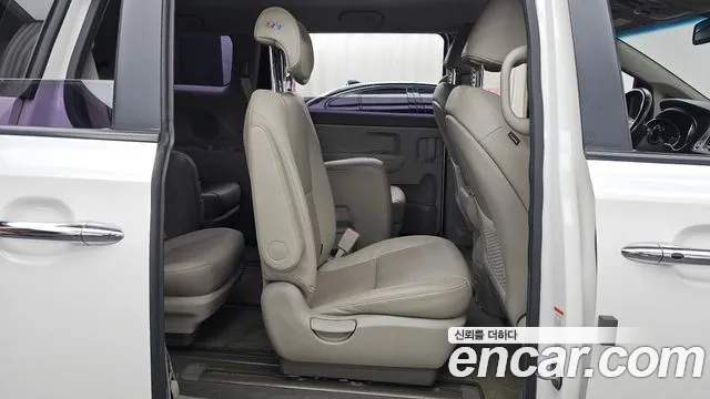 Kia Carnival 2015 thumb 6