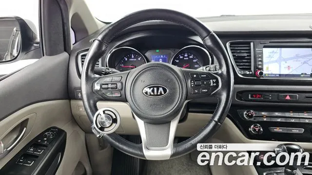 Kia Carnival 2015 thumb 8