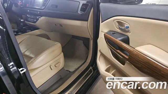 Kia Carnival 2017 thumb 6