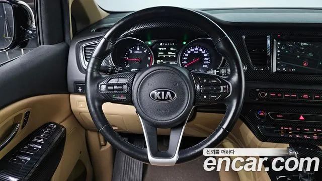 Kia Carnival 2017 thumb 12