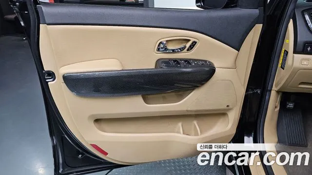 Kia Carnival 2017 thumb 2