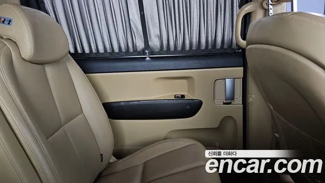 Kia Carnival 2017 thumb 4