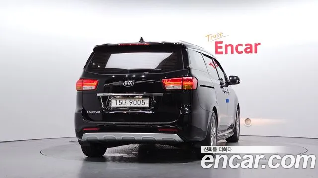 Kia Carnival 2015 thumb 2