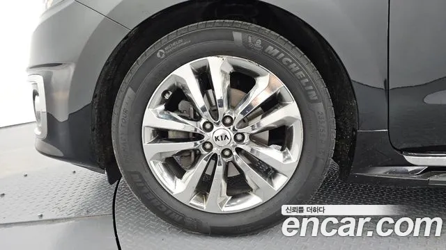 Kia Carnival 2015 thumb 4