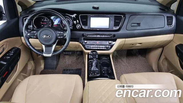 Kia Carnival 2015 thumb 10