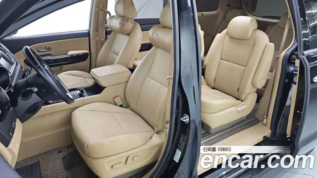 Kia Carnival 2015 thumb 7