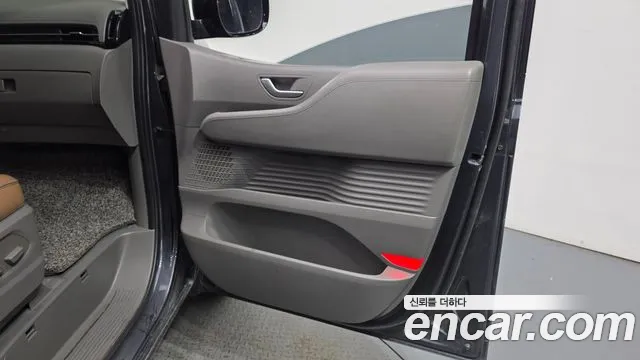 Hyundai Staria 2021 thumb 5