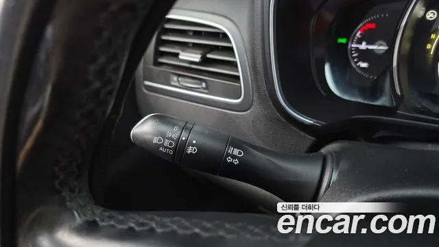 Renault QM6 2016 thumb 11
