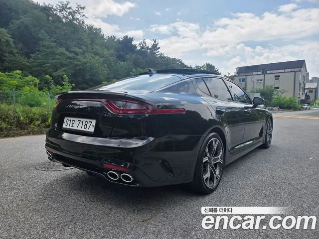 Kia Stinger 2017 thumb 2
