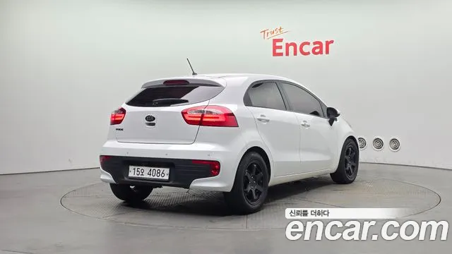 Kia Pride 2015 thumb 10