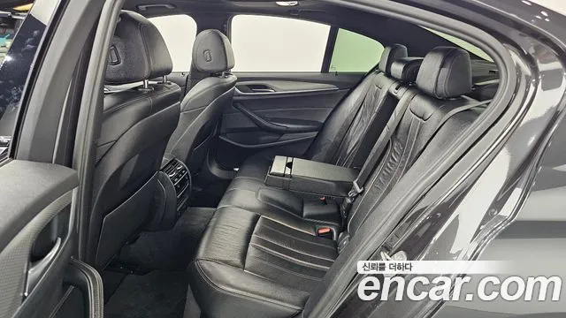 BMW 5 серии 2017 thumb 11