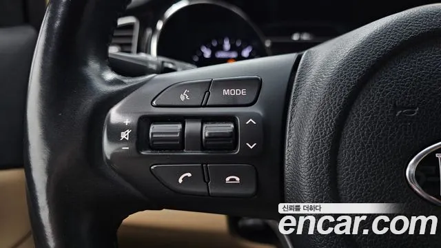 Kia Carnival 2018 thumb 5